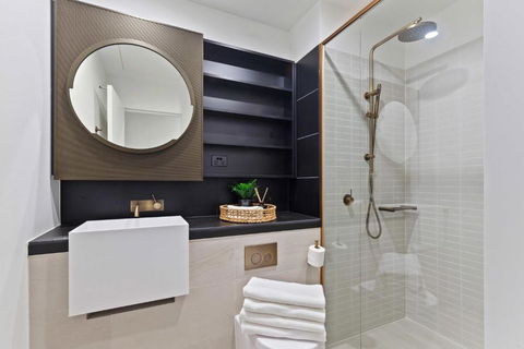 A Chic 2BR Apt Right Next To Melbourne Central - Accommodation Whitsundays 3