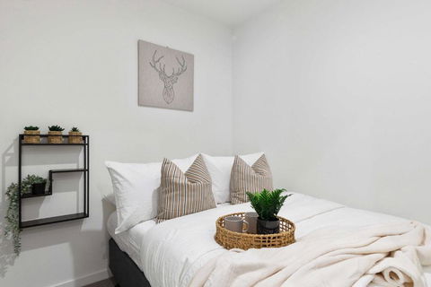 A Chic 2BR Apt Right Next To Melbourne Central - Accommodation Whitsundays 4