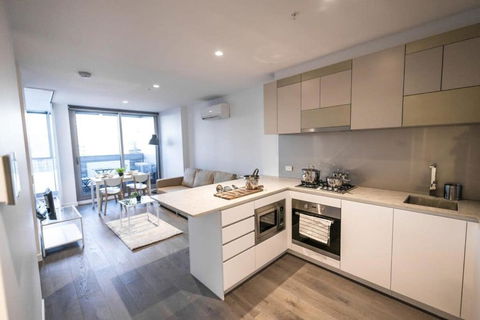 A Chic 2BR CBD Apartment Near Southern Cross - Accommodation Whitsundays 0
