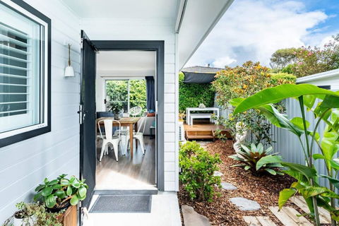 A Chic Coastal Hideaway At Toowoon Bay Beach - Accommodation Whitsundays 0