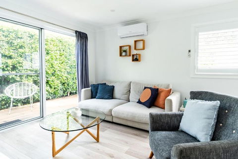 A Chic Coastal Hideaway At Toowoon Bay Beach - Accommodation Whitsundays 2