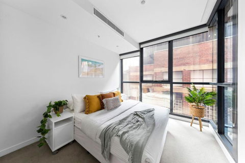 A Chic & Comfy 2BR Apt Near Federation Square - Accommodation Whitsundays 0