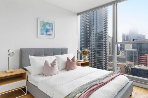 A Chic & Lovely 2BR Apt CBD With City Views - Accommodation Whitsundays 0