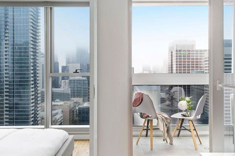 A Chic & Lovely 2BR Apt CBD With City Views - Accommodation Whitsundays 4