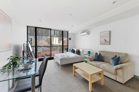A Chic Studio Only A 4-min Walk To Victoria Market - Accommodation Whitsundays 0