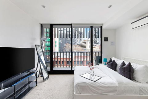 A Chic Studio Only A 4-min Walk To Victoria Market - Accommodation Whitsundays 2