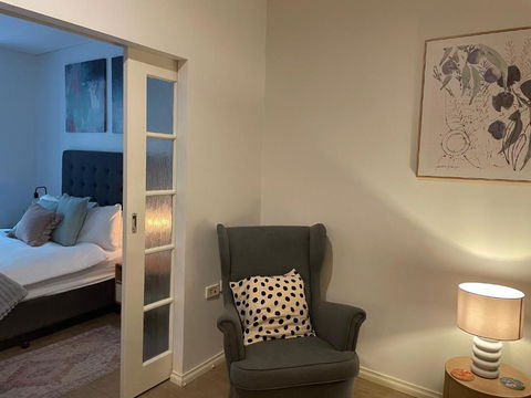 A City Oasis - Full Apartment With Balcony - Accommodation Whitsundays 2