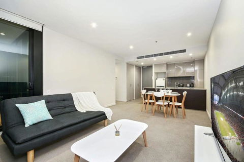 A Comfy Albert Park Apt Next To Grand Prix Circuit - Accommodation Whitsundays 0