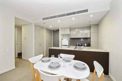 A Comfy Albert Park Apt Next To Grand Prix Circuit - Accommodation Whitsundays 1