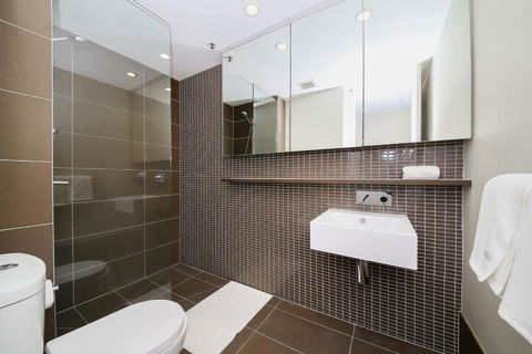 A Comfy Albert Park Apt Next To Grand Prix Circuit - Accommodation Whitsundays 4