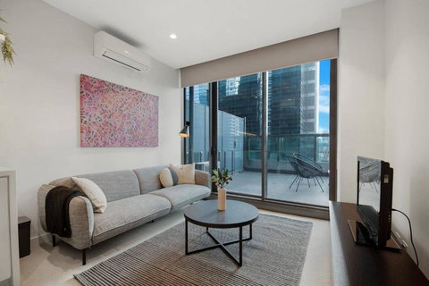 A Cosmopolitan Hub In CBD Centre - Accommodation Whitsundays 1