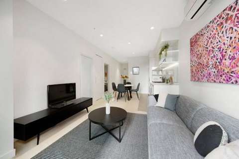 A Cosmopolitan Hub In CBD Centre - Accommodation Whitsundays 2