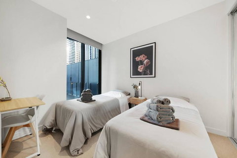 A Cosmopolitan Hub In CBD Centre - Accommodation Whitsundays 3