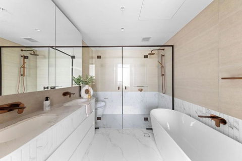 A Cozy 2BR Apt At Sapphire By The Gardens - Accommodation Whitsundays 2