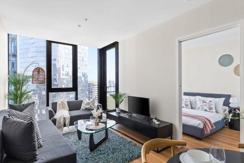 A Cozy 2BR Apt Near Crown With City Skyline Views - Accommodation Whitsundays 0
