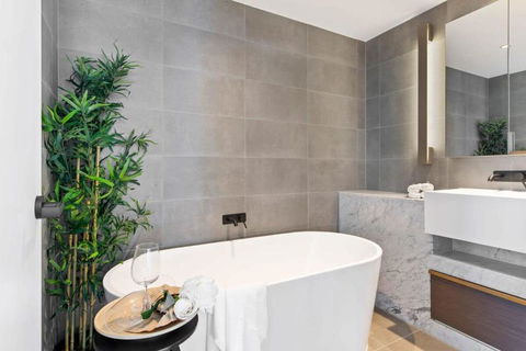 A Cozy 3BR Apt With Panoramic Views FREE Parking - Accommodation Whitsundays 4