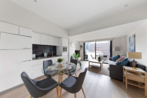A Cozy & Comfy 2BR Apt Near Victoria Market - Accommodation Whitsundays 1
