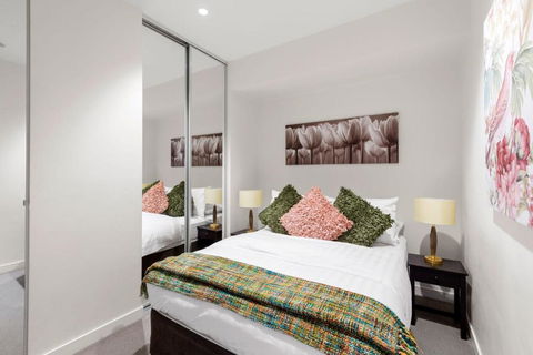 A Cozy & Comfy 2BR Apt Near Victoria Market - Accommodation Whitsundays 3