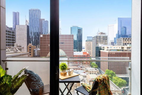 A Cozy & Comfy 2BR Apt Near Victoria Market - Accommodation Whitsundays 4