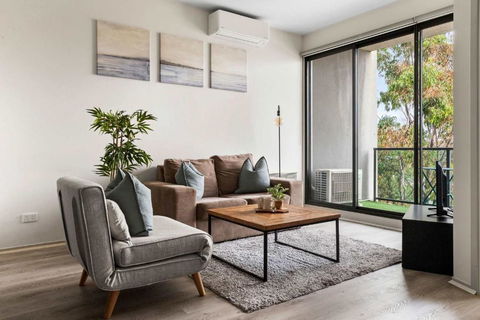 A Cozy & Modern Apt Near To Flemington Races - Accommodation Whitsundays 0