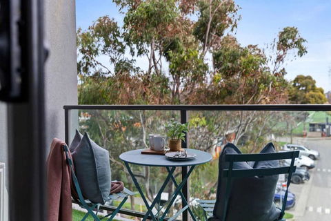 A Cozy & Modern Apt Near To Flemington Races - Accommodation Whitsundays 2