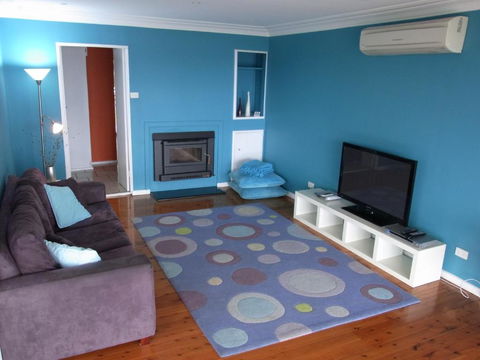 A LAKEHOUSE ESCAPE - A Waterfront Reserve On Shores Of Lake Macquarie - Accommodation Whitsundays 4