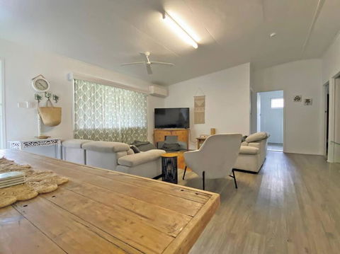 A LITTLE GREY SHACK - Accommodation Whitsundays 1
