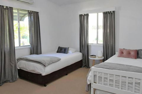 A LITTLE GREY SHACK - Accommodation Whitsundays 3