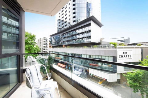 A Lux & Cozy 2BR Apt In The Heart Of Chapel Street - Accommodation Whitsundays 1