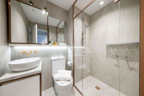 A Lux & Cozy 2BR Apt In The Heart Of Chapel Street - Accommodation Whitsundays 3