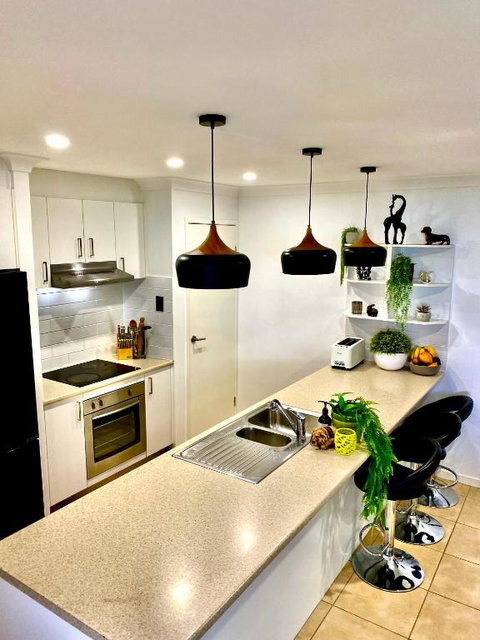 A Peaceful Private Home Away From Home In Pacific Pines - Accommodation Whitsundays 0