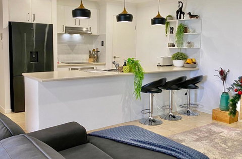 A Peaceful Private Home Away From Home In Pacific Pines - Accommodation Whitsundays 2