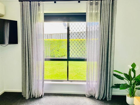 A Peaceful Private Home Away From Home In Pacific Pines - Accommodation Whitsundays 3