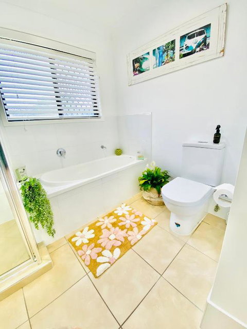 A Peaceful Private Home Away From Home In Pacific Pines - Accommodation Whitsundays 4