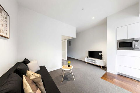 A Stylish Apt For 4 Near Queen Victoria Market - Accommodation Whitsundays 1
