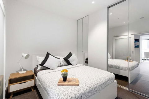 A Stylish Apt For 4 Near Queen Victoria Market - Accommodation Whitsundays 0