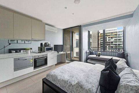 A Stylish Studio Right Next To Southern Cross - Accommodation Whitsundays 0