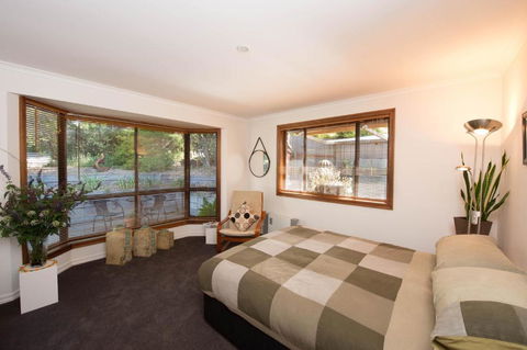 A Suite Spot In The Hills - Accommodation Whitsundays 0