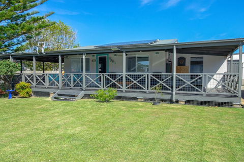A Wave From It All - Accommodation Whitsundays 2