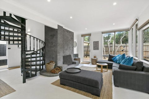 A1 Location By The Sea - Accommodation Whitsundays 1