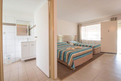 A & A Motel - Accommodation Whitsundays 3