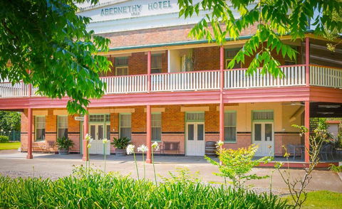 Abernethy House & Cottage - Accommodation Whitsundays 0
