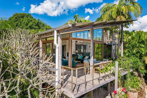 Above The Pass - Accommodation Whitsundays 0