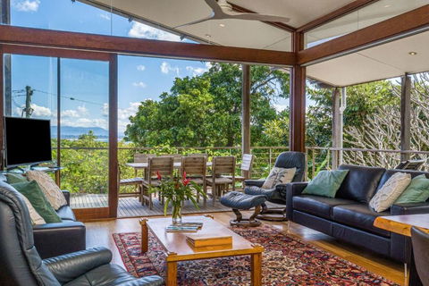 Above The Pass - Accommodation Whitsundays 2