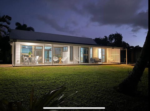 Absolute Beach Front - Accommodation Whitsundays 1