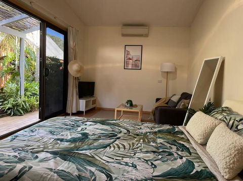 Absolute Beach Front - Accommodation Whitsundays 3