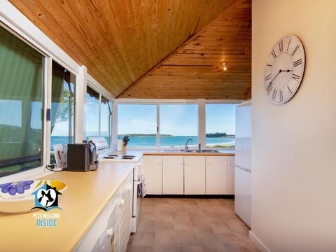 Absolute Beachfront 3BR 2BA Home W/ Beach Track - Accommodation Whitsundays 4
