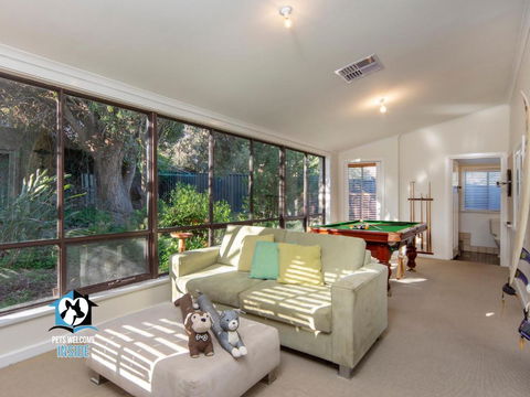 Absolute Beachfront 3BR 2BA Home W/ Beach Track - Accommodation Whitsundays 3