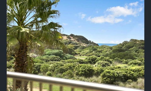 Absolute Beachfront Retreat On The Esplanade - Accommodation Whitsundays 2