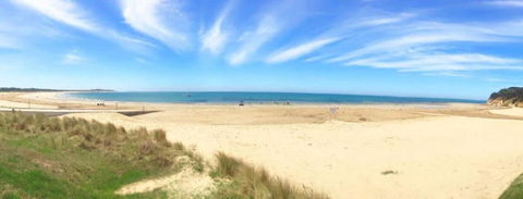 Absolute Beachfront Retreat On The Esplanade - Accommodation Whitsundays 3